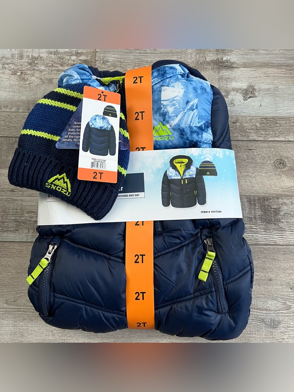 NWT Snozu Boys Snow Coat and Matching Beanie Size 2T